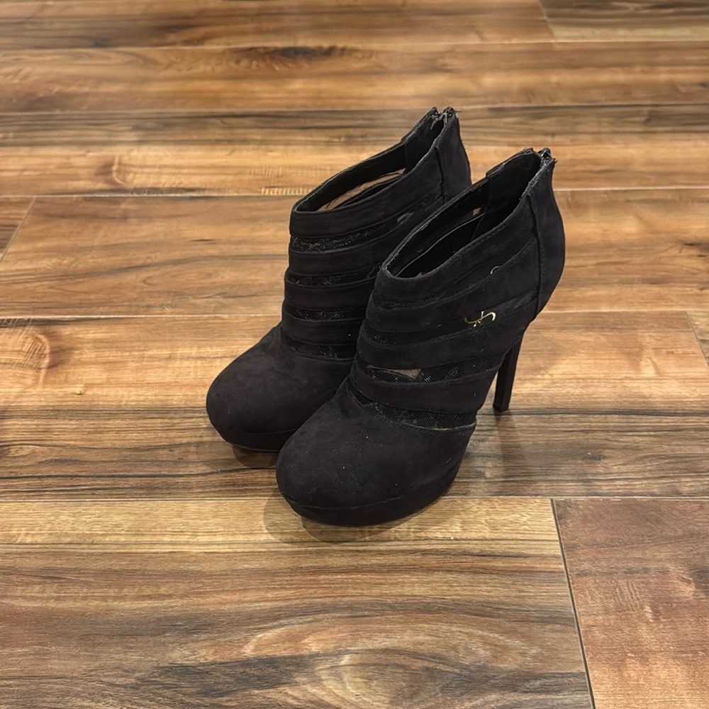 Jessica Simpson black booties